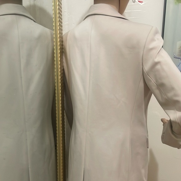 T TAHARI Chic Double-Breasted Blazer - Picture 10 of 16